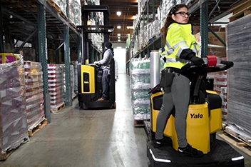 Top distribution center benchmarking metrics